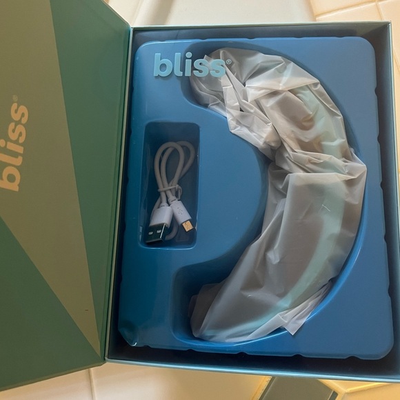 Bliss Spa to Go Eye Massager Rechargeable Cordless Like New in Box - Picture 2 of 4